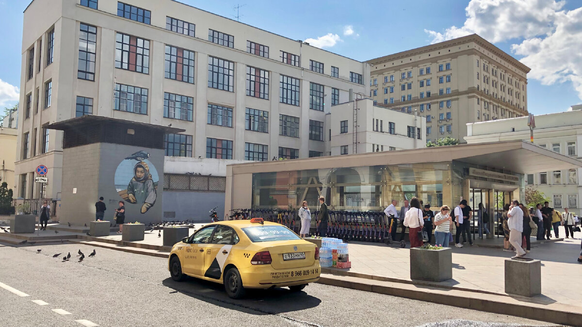 Выход в город со станции метро Третьяковская