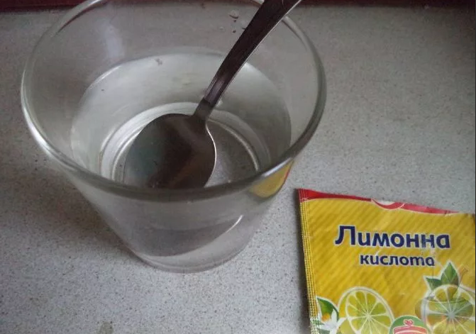 Моя бабушка всегда говорила, что у хорошей хозяйки дома всегда чистые полы, аккуратно заправленная постель и чистый унитаз.-3