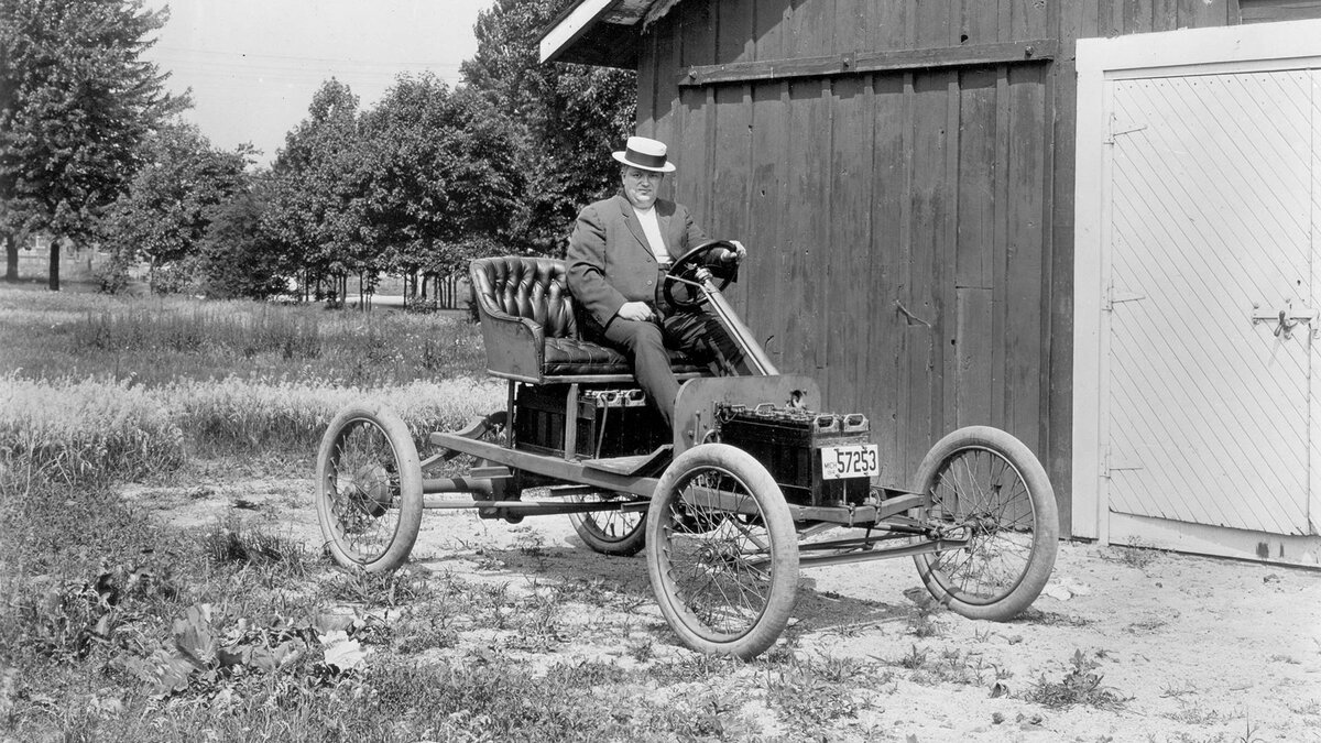 Источник фото: https://commons.m.wikimedia.org/wiki/File:Ford_experimental_electric_car_(1914).jpg