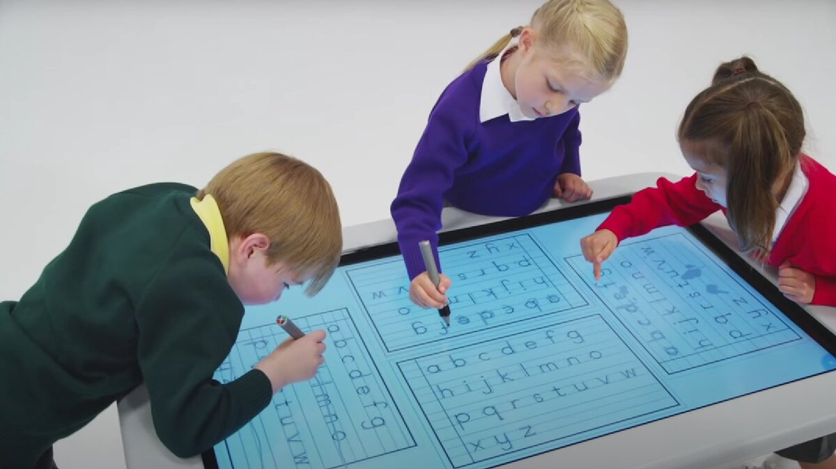 Интерактивный стол для школы. Урок иностранного языка