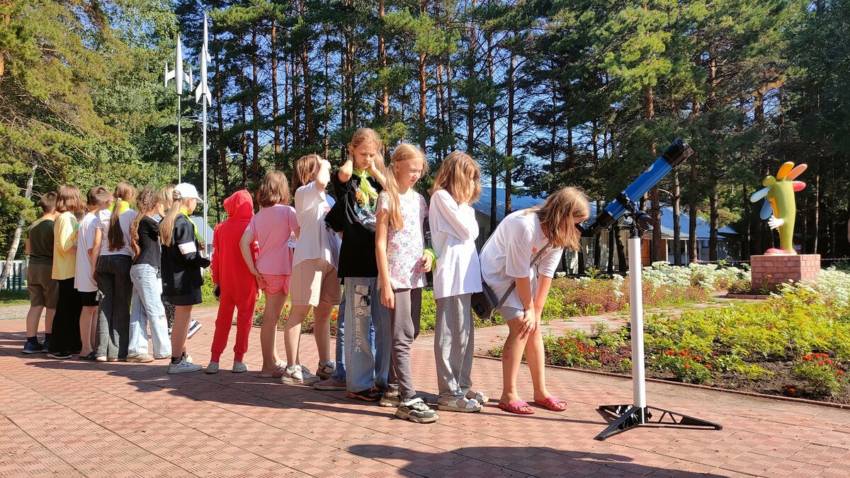 Дети из летнего лагеря "Калейдоскоп"