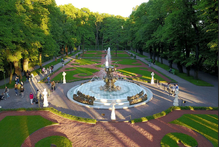 Фонтан «Коронный» https://countryscanner.ru/letniy-sad-v-sankt-peterburge/2/