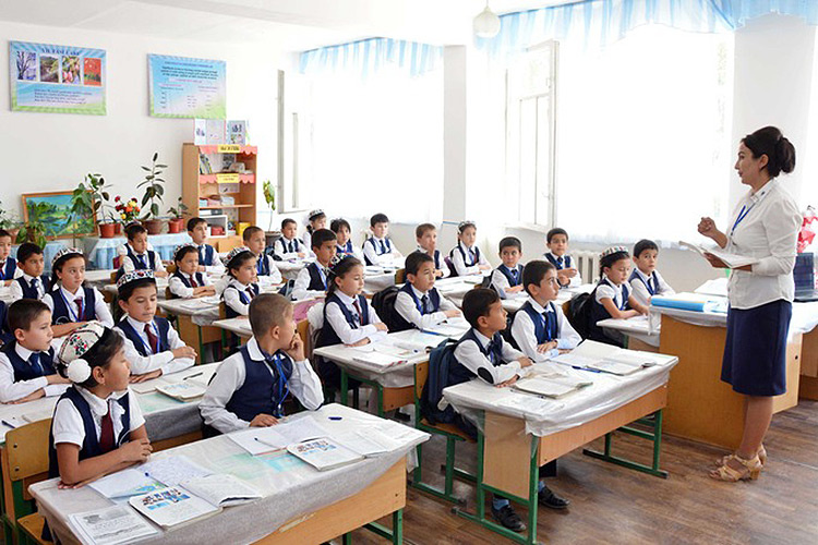 Занятие в школе в Узбекистане. Фото с сайта Uza.uz 