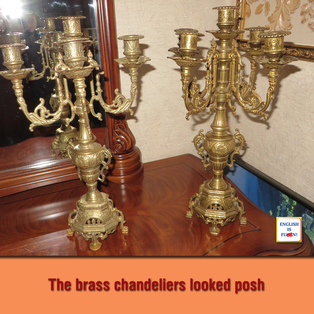 Бронзовые канделябры выглядели шикарно.