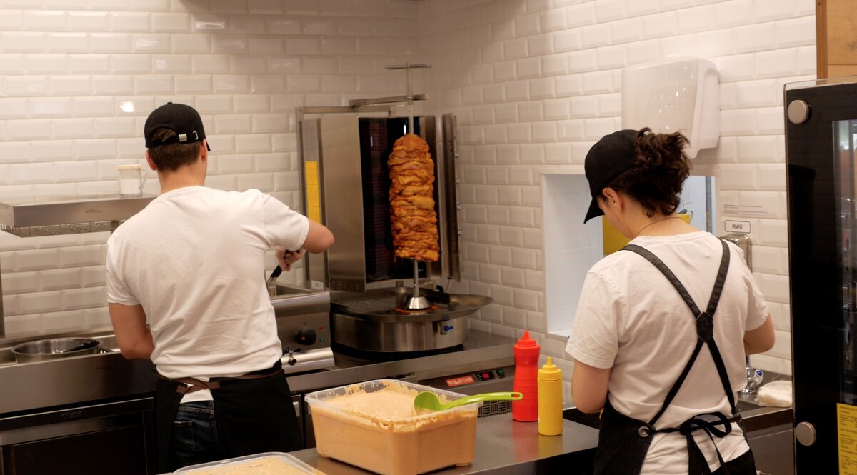 Шаверма у степана старый оскол. Шаверма у степана старый оскол. Губкинский шаверма. Шаверма у степана старый оскол. Шашлык аркада старый оскол.