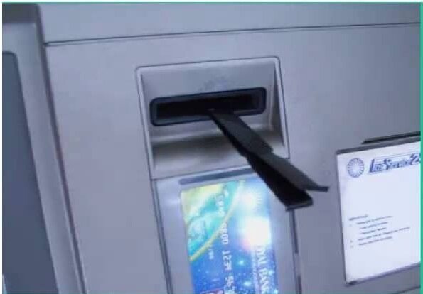 Ливанская петля перед установкой ее в банкомат.