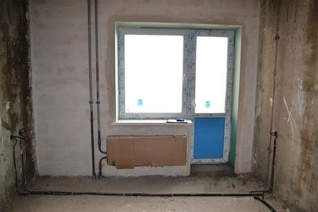 Как я уже писал ранее, Градостроительный кодекс (Статья 49) разрешает строить трёхэтажные многоквартирные дома строить без прохождения гос.экспертизы. Поэтому данная статья затрагивает многоэтажные жилые дома. В процессе приемки квартиры периодически приходится слышать от представителя застройщика (или подрядчика) возражения на какой-нибудь дефект: «Мы сделали все по проекту, а проект прошёл гос.экспертизу!!!». Собственно данная фраза и побудила меня написать эту статью. Теперь переходим к теме статьи: «А что собственно проверяет гос.экспертиза проекта?».