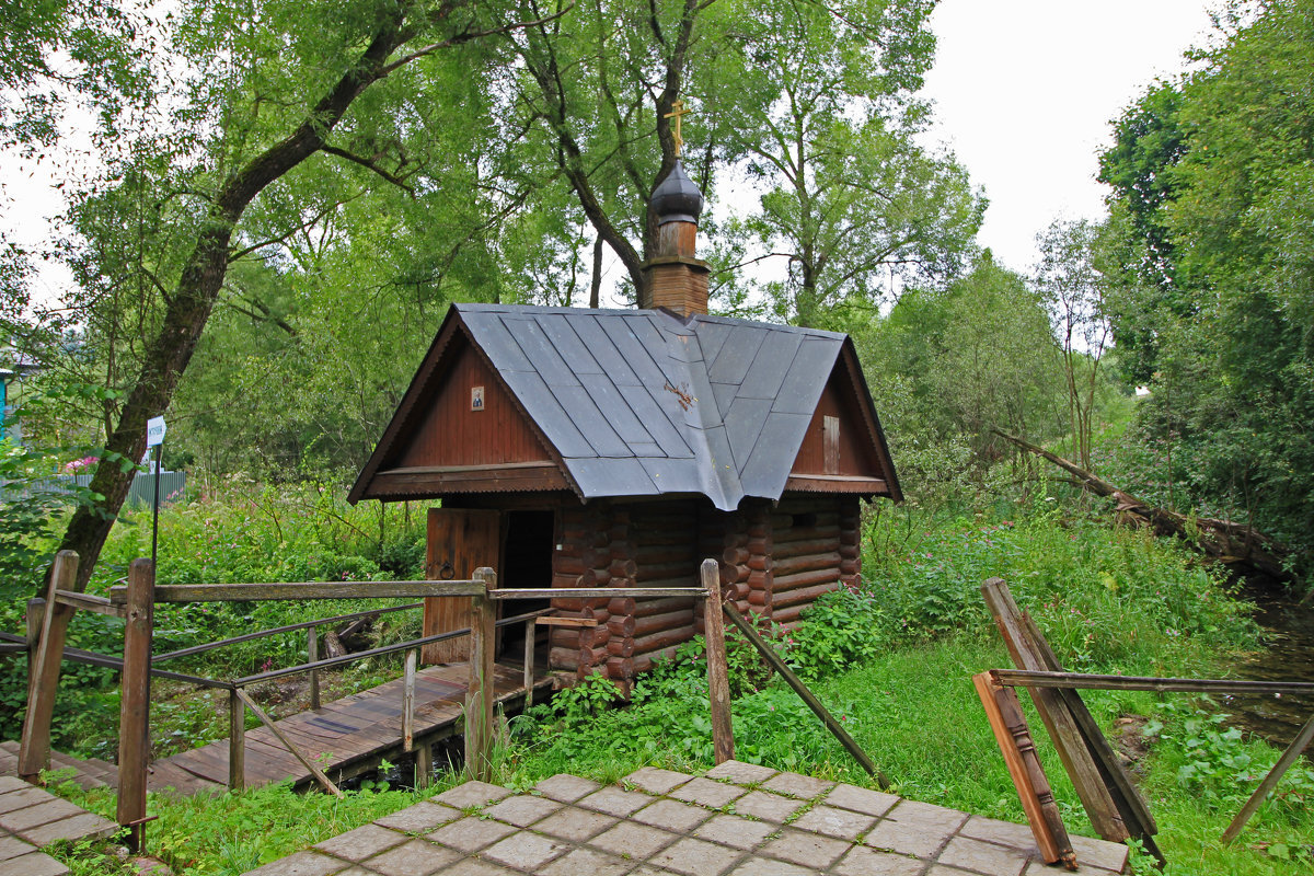 Святой источник и купель рядом с Лаврой в Сергиевом Посаде | MOSгид | Дзен