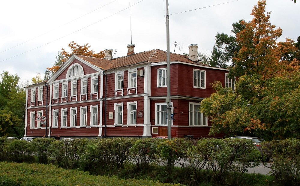 Дом горного начальника. Петрозаводск, ул. Энгельса, 5. Фото сделано в сентябре 2010 года