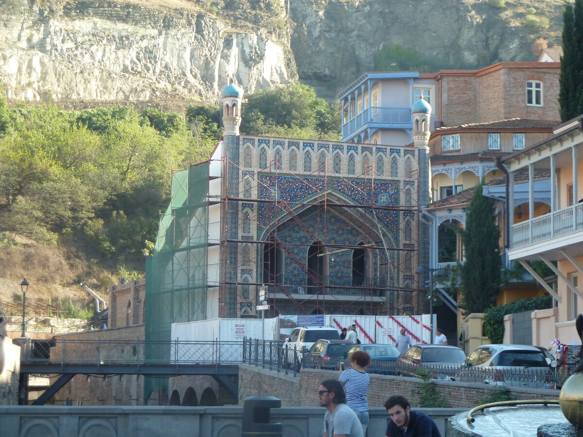 Самые антуражные бани в Тбилиси -- якобы именно те, где бывал Пушкин. Они же самые дорогие. 