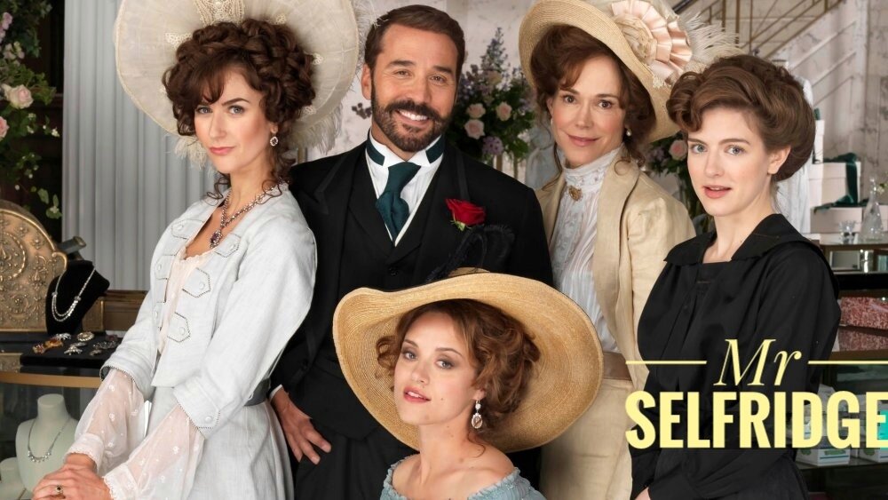 Заставка первого сезона: четыре ключевых женщины сюжета: жена, любовница, покровительница и сотрудница.