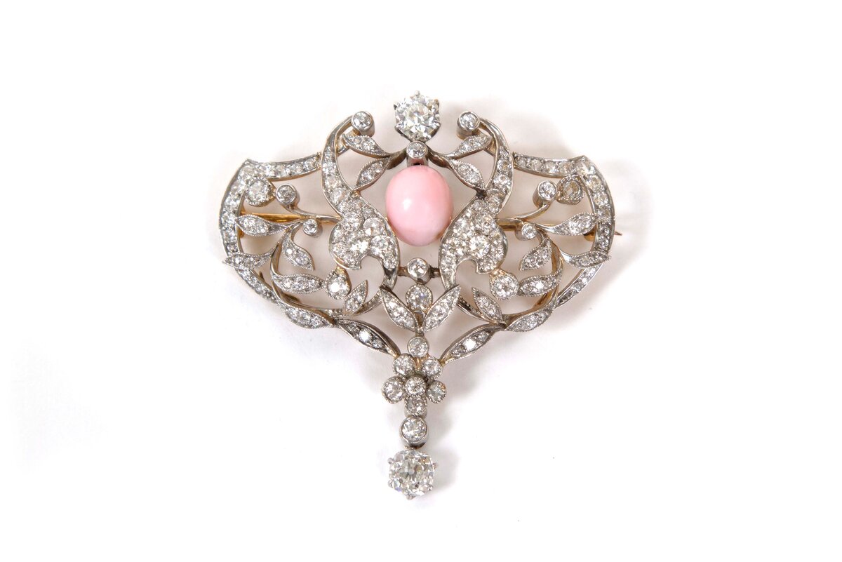 Брошь с розовым жемчугом, напоминающая брошь де Севинье, начало XX века