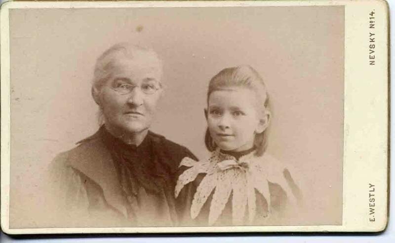Портрет бабушки с внучкой
Эдуард Вестли, 1890-е, г. Санкт-Петербург, Невский пр-т, МАММ/МДФ.