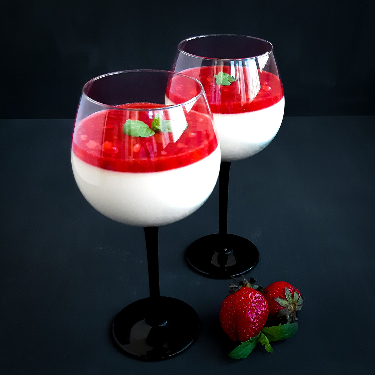 Этот десерт прекрасно впишется в атмосферу романтического вечера или любой другой тусовки)