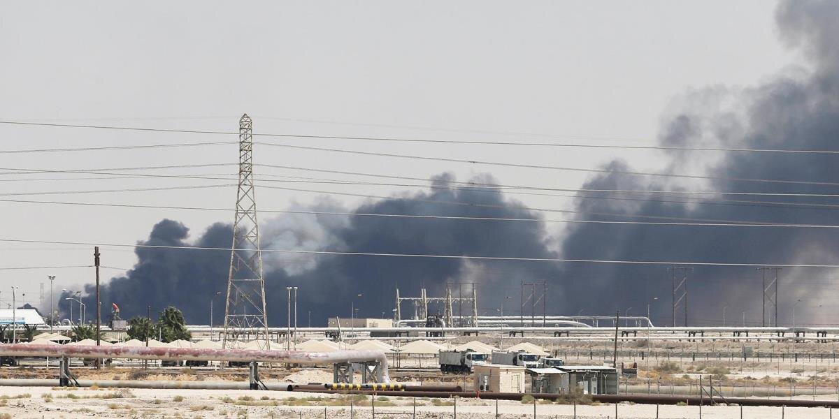 фото пожара на заводе в Саудовской Аравии. источник изображения Яндекс.Картинки