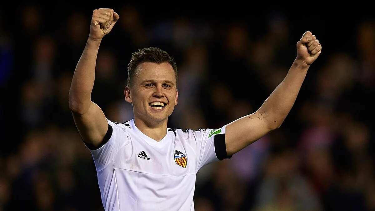 После игры Денису может быть немного грустней чем на фото