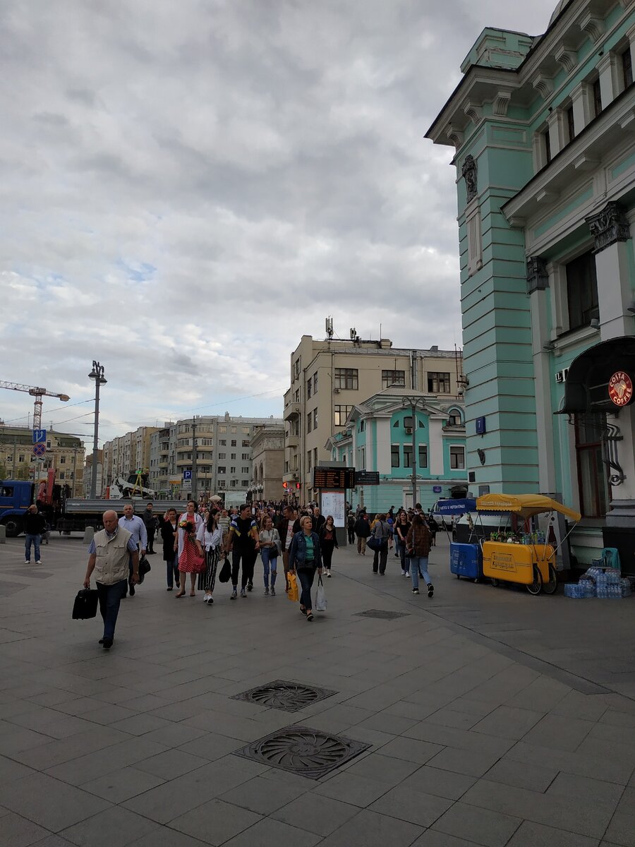 Возле Белорусского вокзала