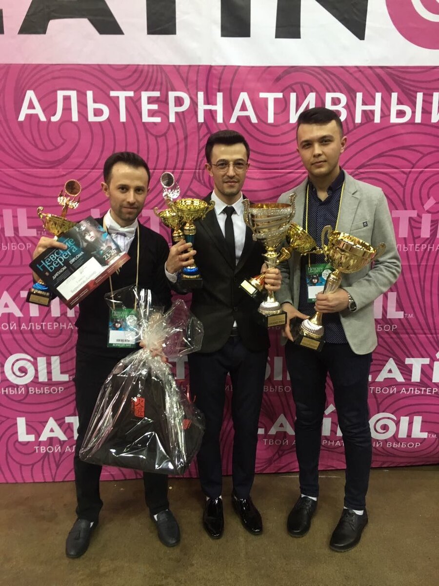 Фаридун Бурханов (в центре). Фотография взята с личной страницы автора: https://vk.com/id210696934