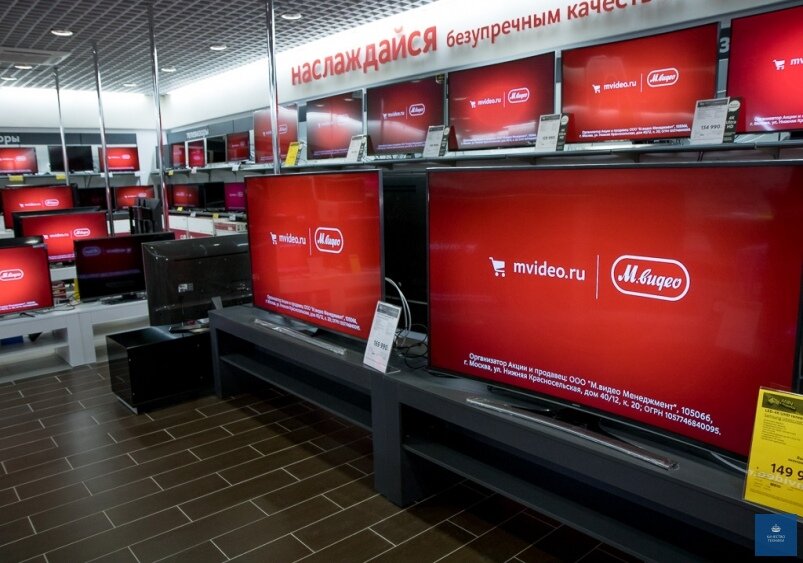 Витрина телевизоров в М.Видео