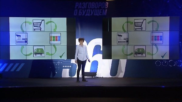 Татьяна Нагорская читает лекцию о раздельном сборе мусора. Кадр из видео на YouTube-канала Razdelny Sbor 