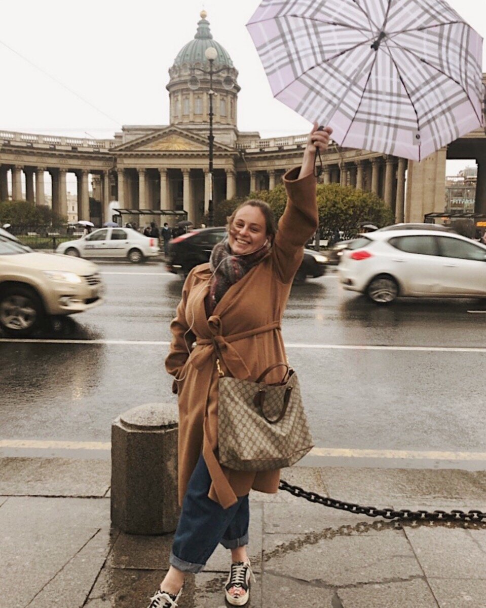 Домчала до Питера