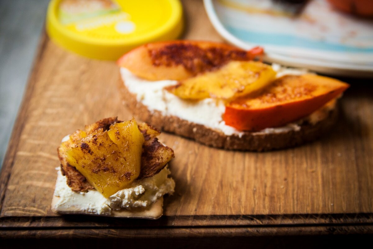 Жареная хурма на завтрак. Друзья, это очень вкусно! Рассказываю, как  приготовить и как съесть | Дом с Котом | Дзен