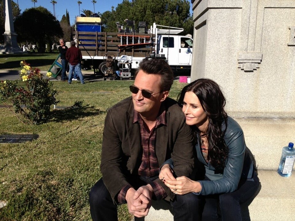  Кадр со съёмок сериал Go On. Источник: Reddit