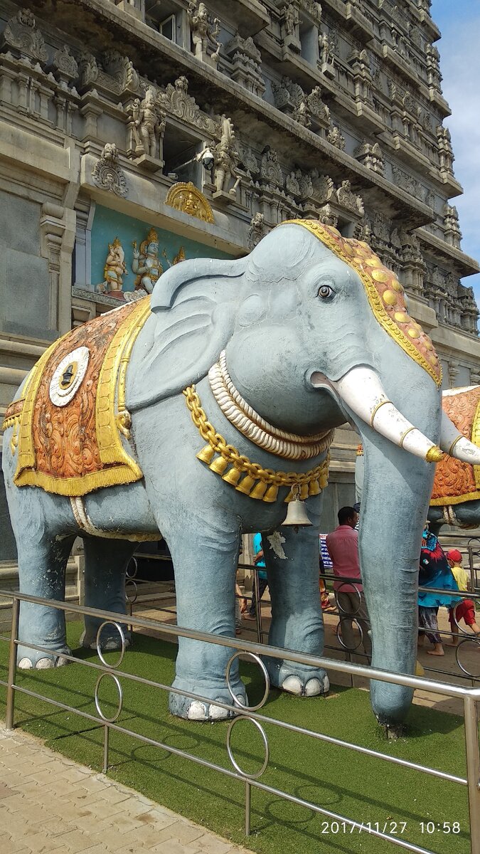 вход в храм слоны в натуральную величину