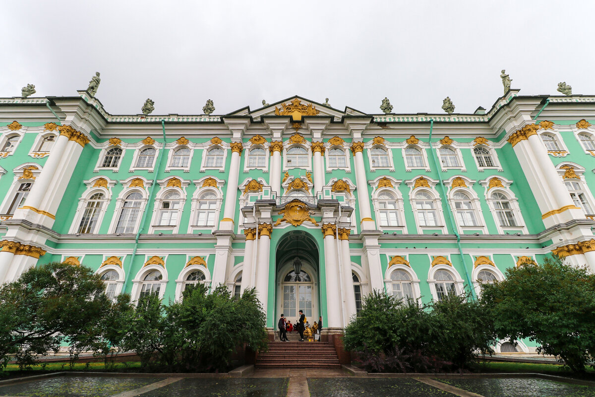 Эрмитаж москва. Эрмитаж сад Санкт-Петербург зимний дворец. Зимний дворец Эрмитаж фасад. Архитектор зимнего дворца в Санкт-Петербурге. Зимний дворец Стасов.