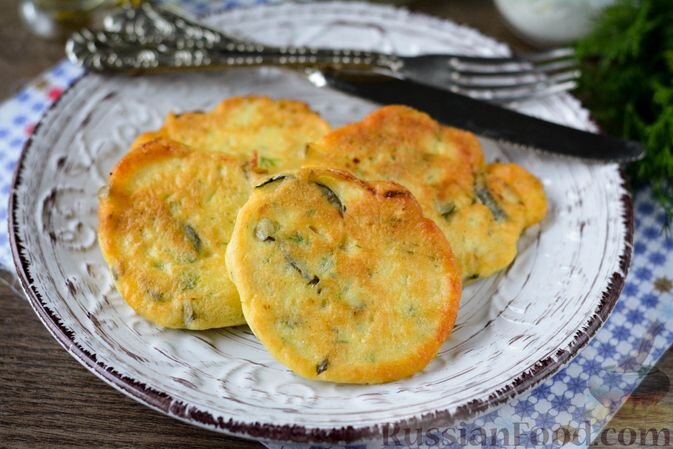 яйца, майонез, огурцы солёные, мука пшеничная, зелень укропа, разрыхлитель, соль, перец чёрный молотый, масло растительное