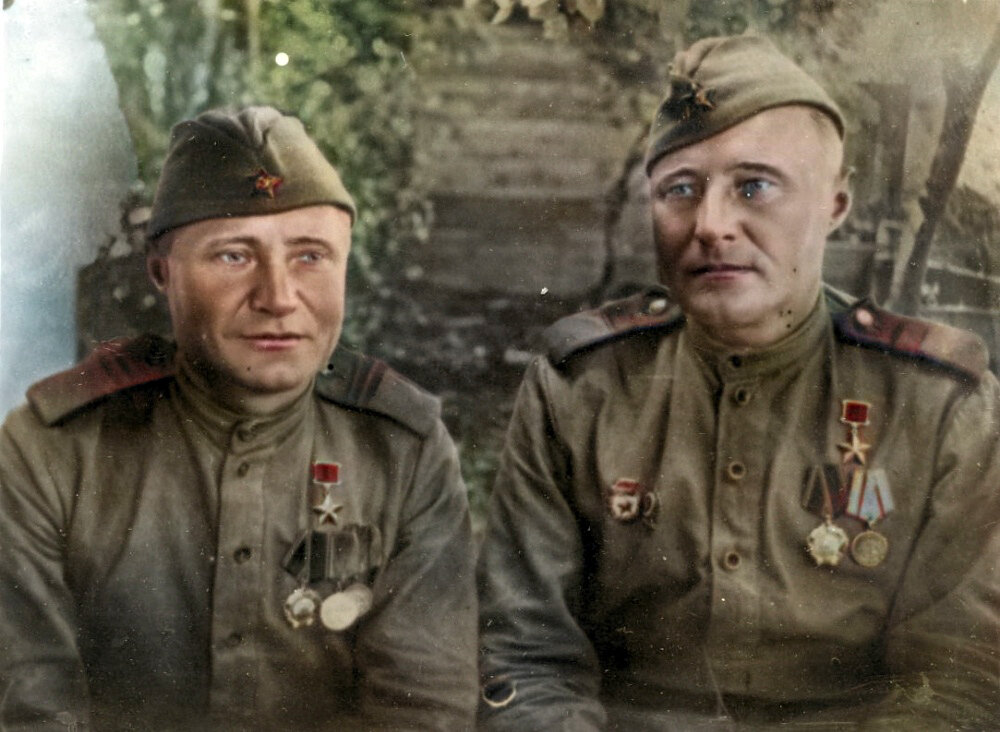 Герои Советского Союза, братья-близнецы — Дмитрий и Яков Луканины.