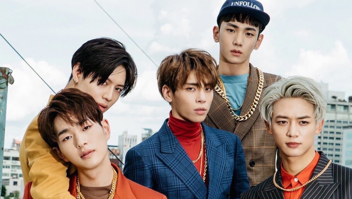 SHINee (Ли Тхэмин, Ли Джинги (Онью), Ким Джонхён, Ким Кибом, Чхве Минхо)