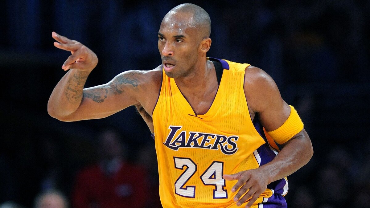 выступал за Lakers