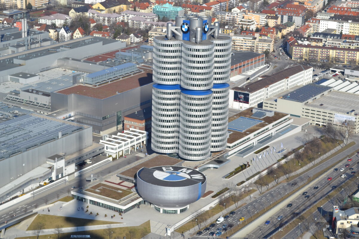 Вид на музей и штаб квартиру с Олимпийской башни