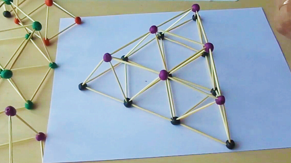 Конструктор из пластилиновых шариков и зубочисток
