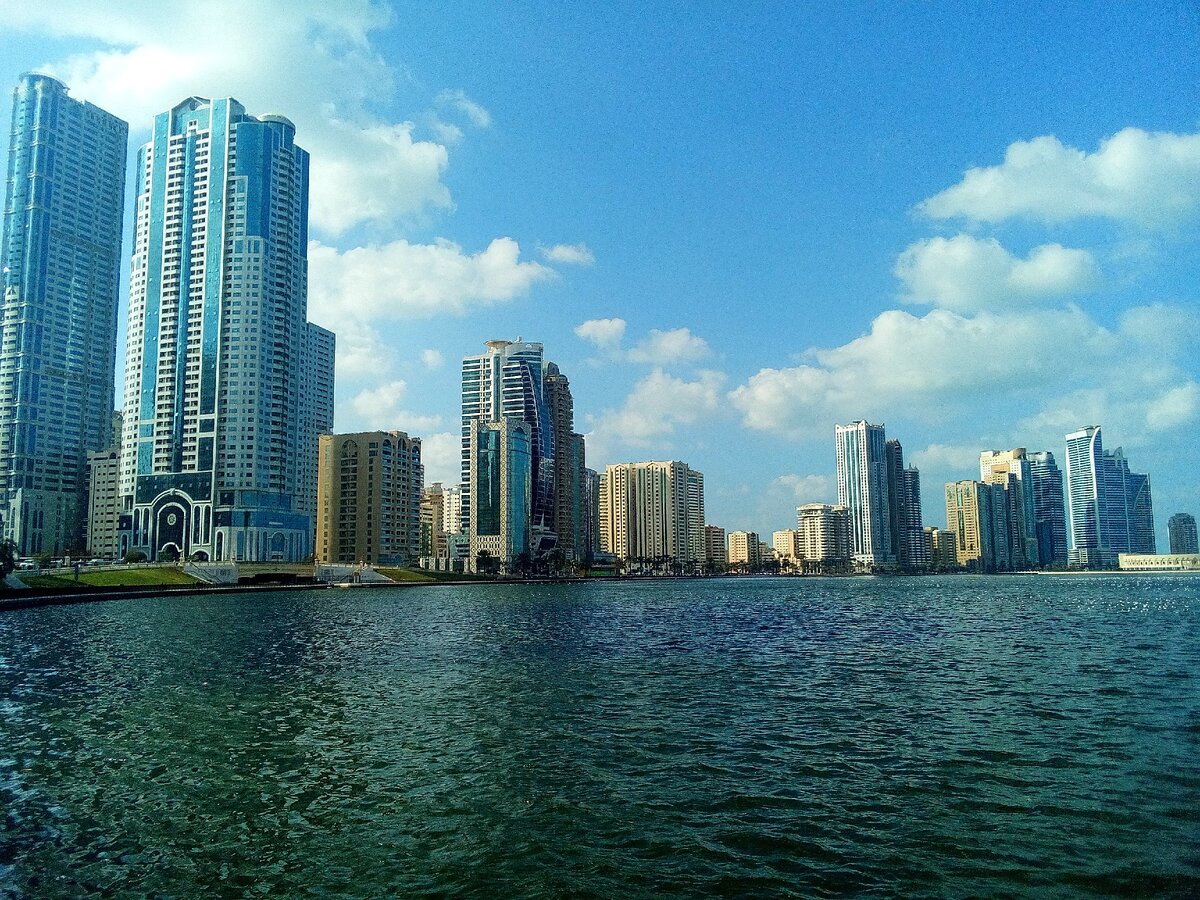 Шарджа погода и вода в море. Шарджа набережная. Шарджа море. Шарджа фото. Набережная Аль Маджаз Шарджа.