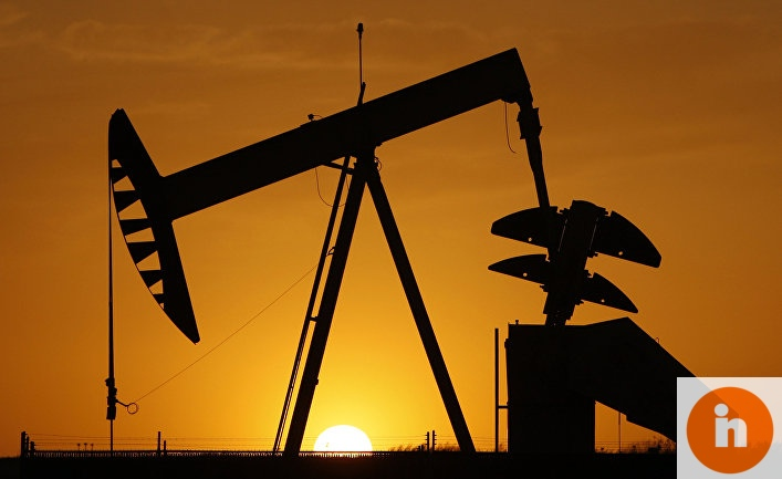 Страны договорились о сокращении добычи нефти. Но этой меры недостаточно, и к росту цен на нефть она не приведет, считают аналитики. Напротив, может произойти еще одно падение. Они рассказали о трех факторах, которые могут повлиять на будущие цены на черное золото.