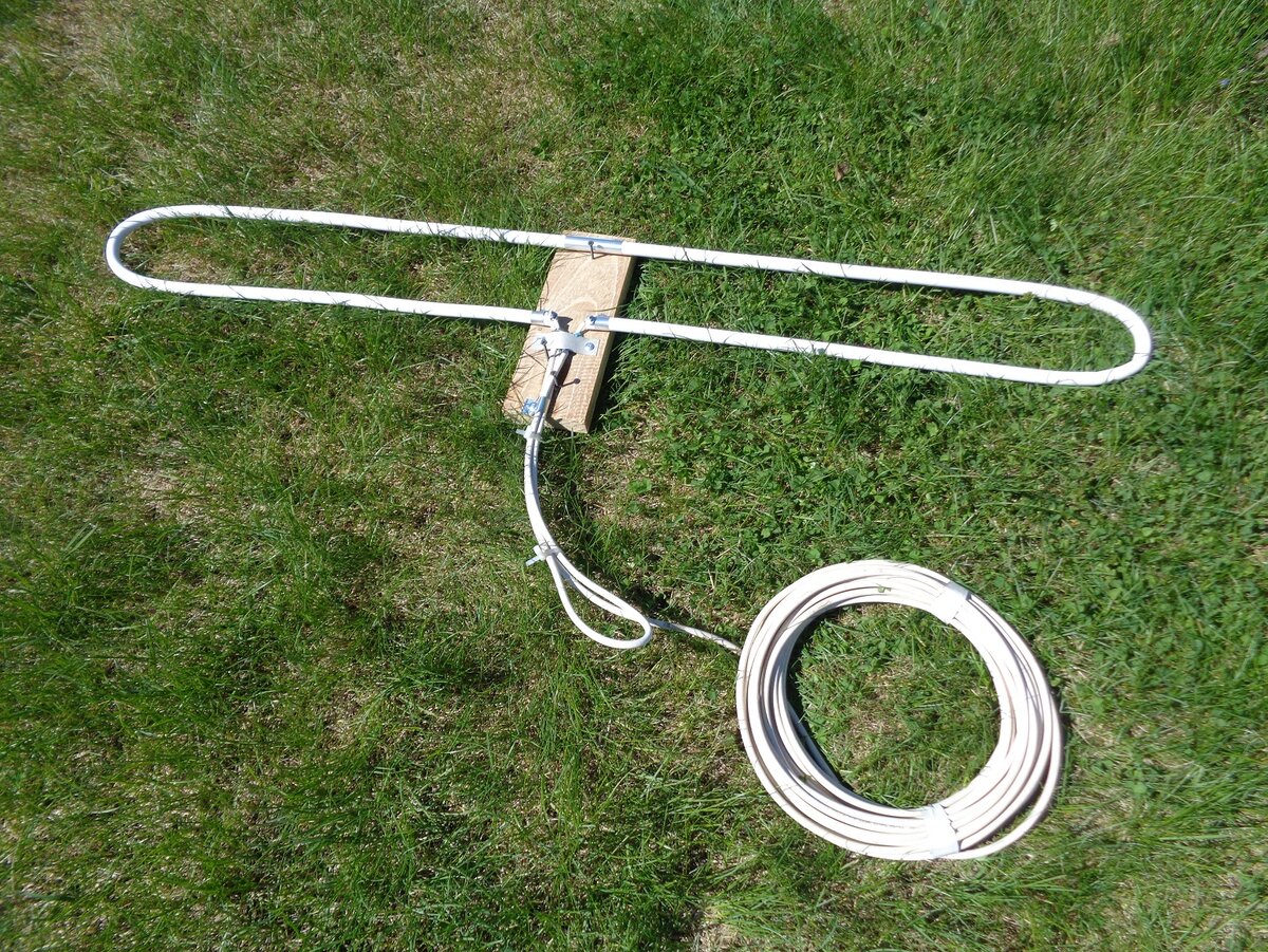 Рисунок 1: Разрезной полуволновой вибратор