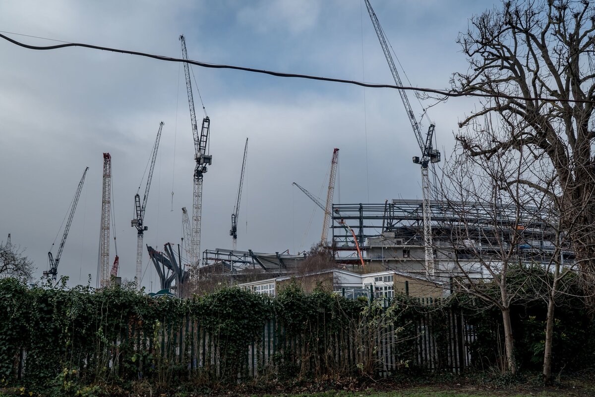 Вид на стройку из окресностей