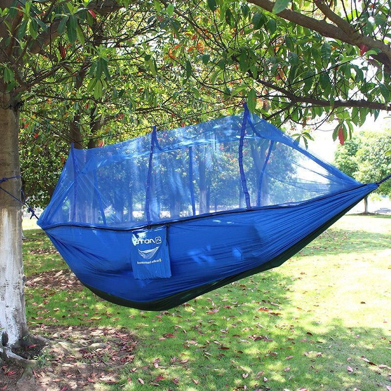 Синий гамак с москитной сеткой