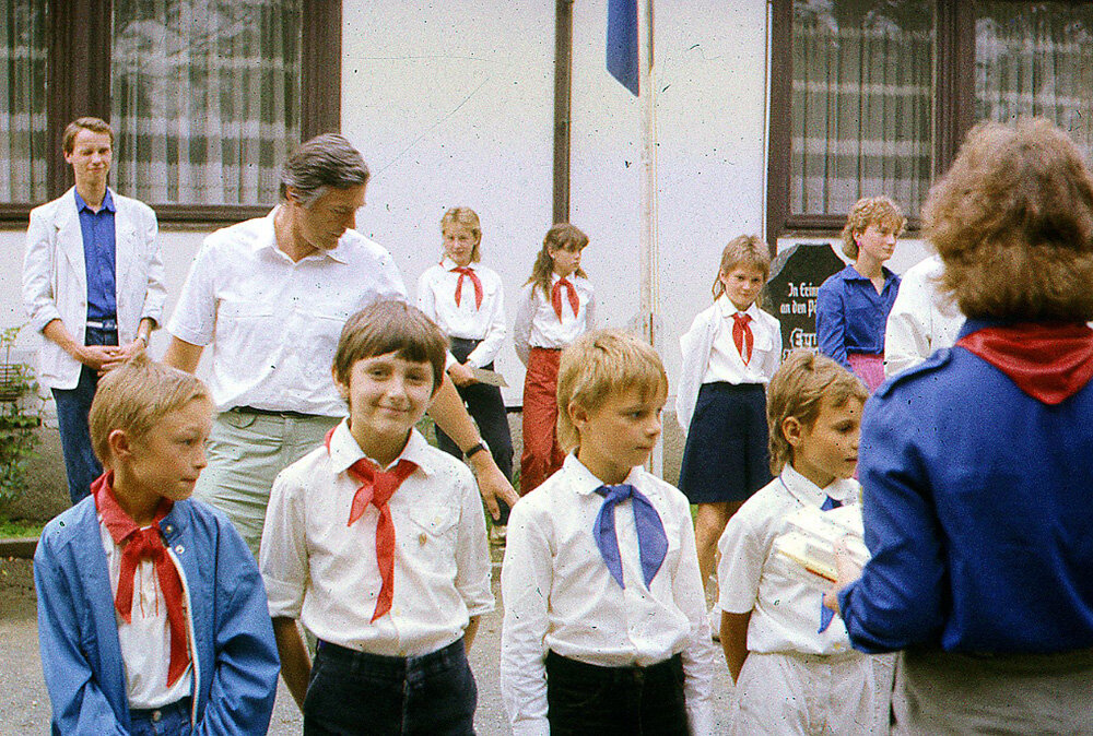 Как выглядели пионеры социалистических стран Европы. Их форма, значки и ...