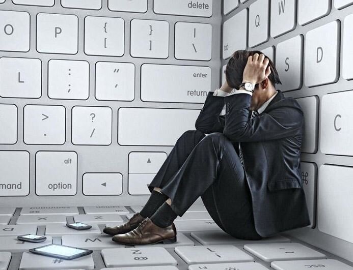 Человек, впавший в цифровую зависимость. Иллюстрация из открытых источников