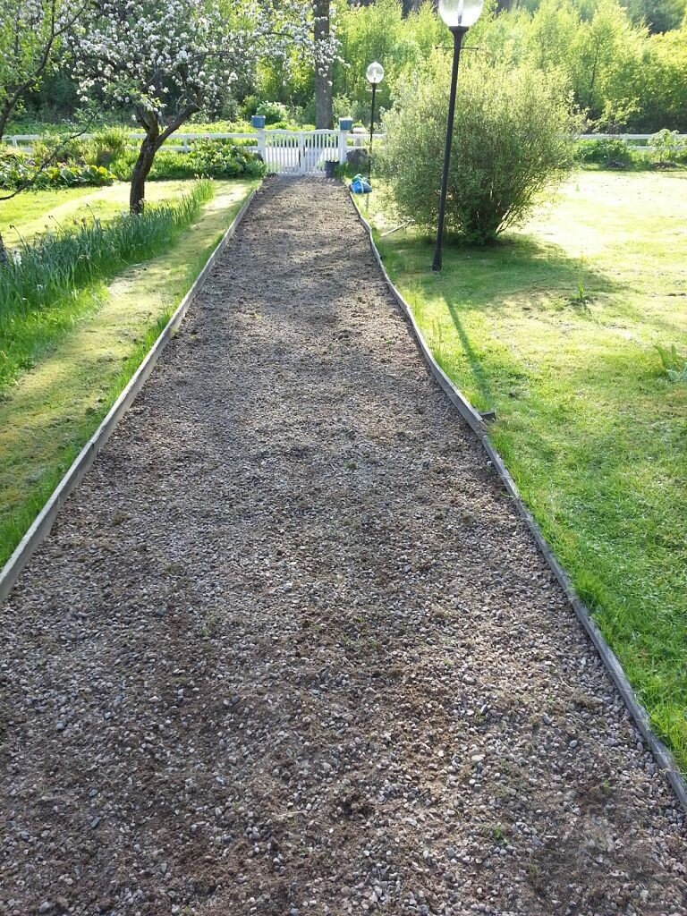 Дорожку из ПГС можно уложить на пару сезонов