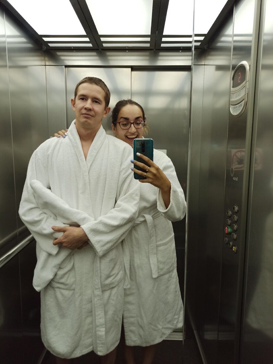 Спускаемся в бассейн)