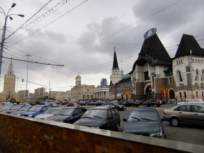 Комсомольская площадь (Трёх вокзалов) в Москве.