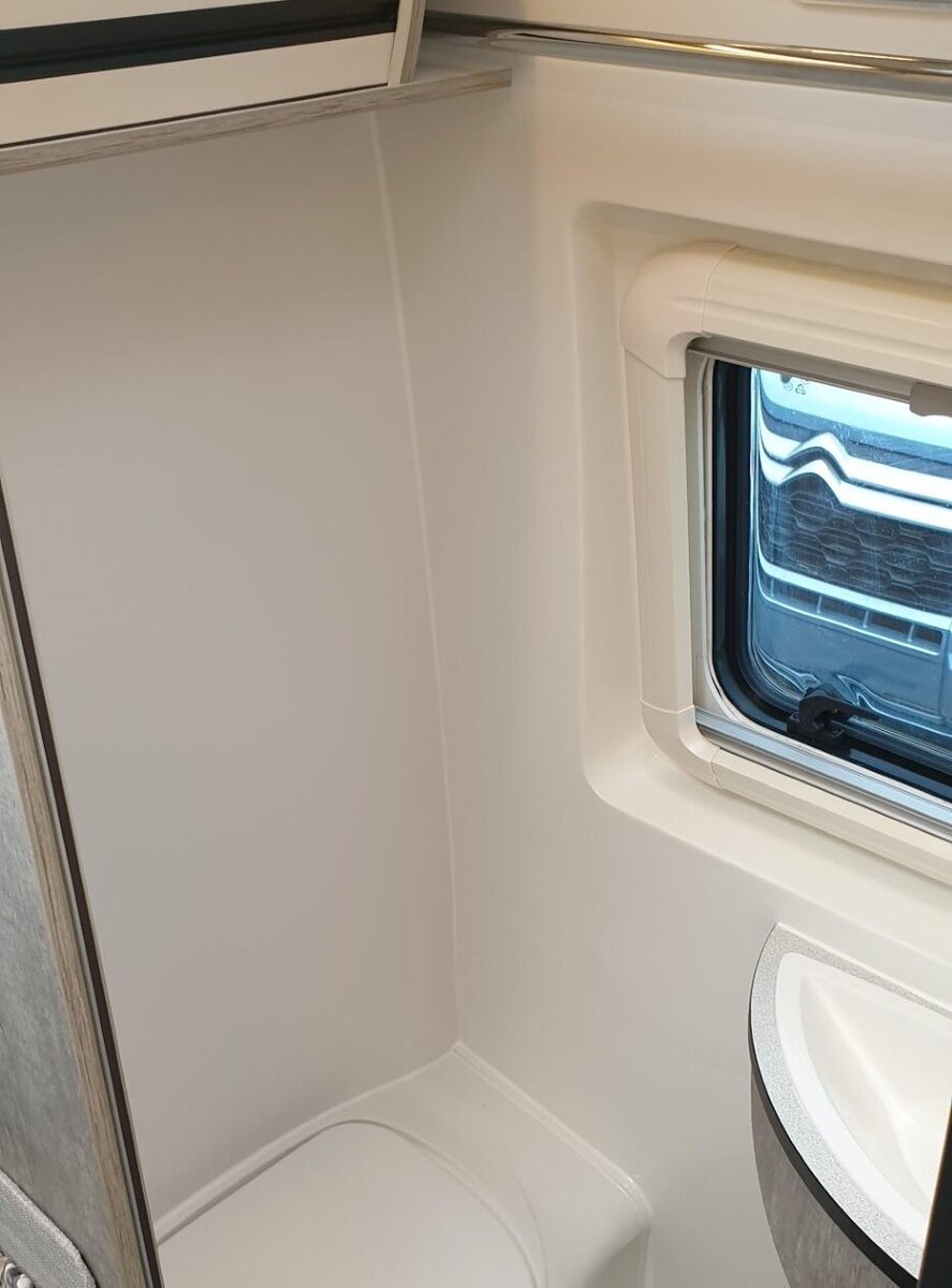 Никто не додумался, а вот англичане сделали удобный автодом в фургоне ...