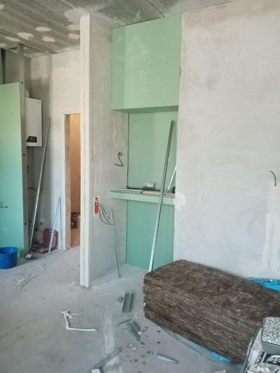 Один проход я закрываю, превращая квартиру в студию.