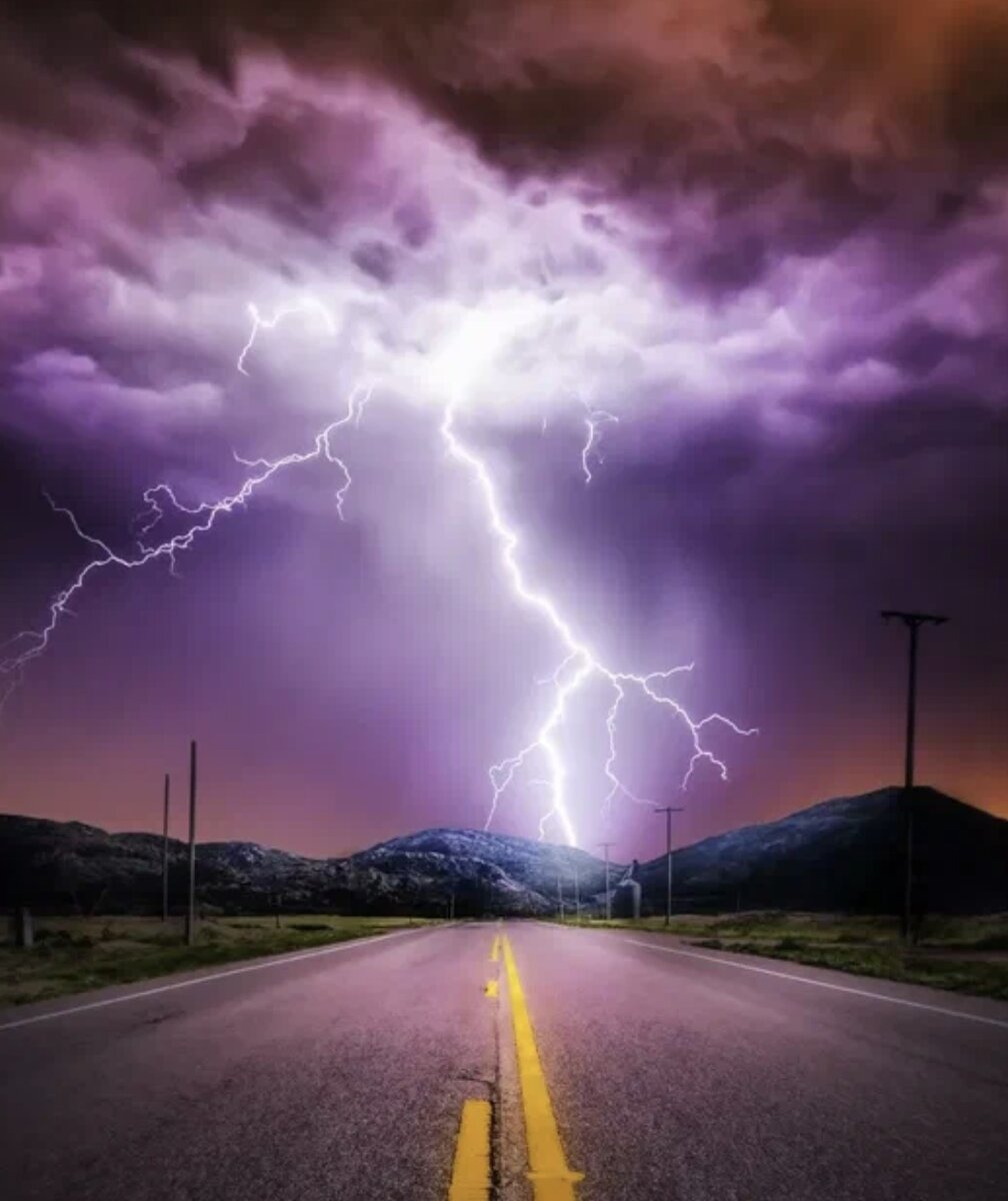 Дорогие молнии. Молния. Гроза с дождем на дорогу. Гроза. Гроза ночью.