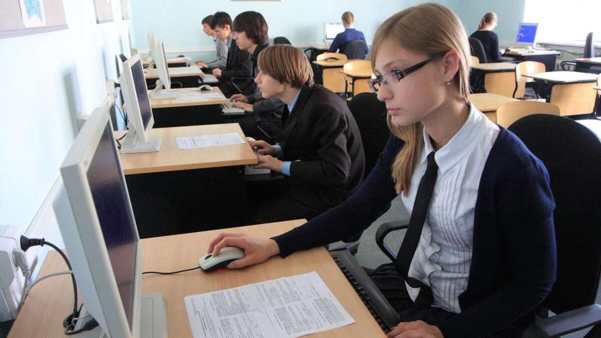    Министерство цифрового развития объявило о заморозке программы по подключению российских школ к интернету через Wi-Fi.