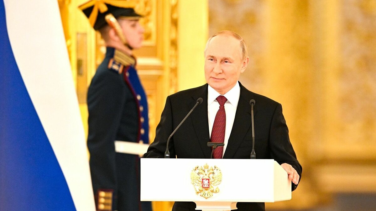     Президент России Владимир Путин, выступая на Валдайском форуме, заявил, что Запад не имеет права навязывать всем странам проведение гей-парадов.